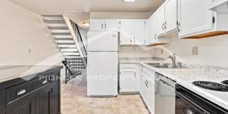 Spacious Townhouse with Central AC and Washer/Dryer Spacious Townhouse with Central AC and Washer/Dryer Gallery 8