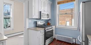 Stunning 3 bedroom main floor unit in prime Saint Paul location. Gallery 3