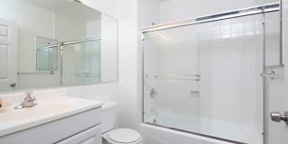 Large Upstairs Unit w/ a Fireplace Gallery 6