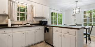 2be / 1.5ba Duplex Unit B - Great Convenient Location Gallery 11