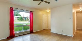 1703 Rockbridge Ter- spacious 3 bed ion a large lot, great central location. Gallery 9
