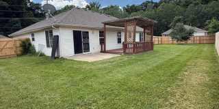 3 bed 2 bath Home with fenced in backyard Gallery 16
