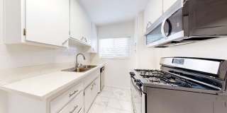 351 S. Manhattan Pl. Gallery 1