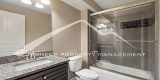 Stylish Townhouse 2bed / 2bath, 2 car garage and AC in Gated Community Near Powers Corridor Gallery 21