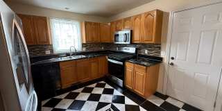 Three Bedroom, Single Family Home Located in Springfield's Pine Point Neighborhood! Gallery 6