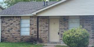 Freshly Remodeled 2BR/1BA Maumelle Duplex with Fenced Yard – $1,000/mo Gallery 1