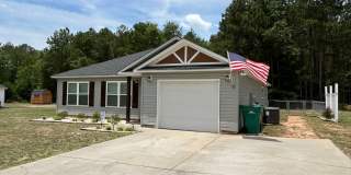 Country Living with Modern Comforts- 3 Bedroom, 2 Bathroom Gallery 4