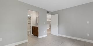 Charming 2BR Condo in Miami Gallery 21