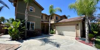 Large 5 Bedroom Home with Included SOLAR, Den & Loft Gallery 1