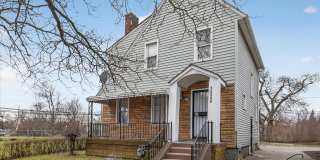 $1300 3 bedrooms Gallery 1