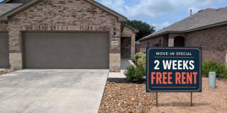 Walk to Gruene/  Fridge Inculded / No Carpet / Gas Cooking / CISD *2 weeks free rent* Gallery 1
