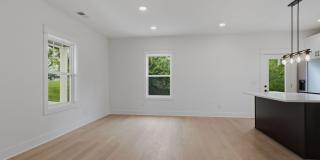 Spacious 5-Bedroom with Fenced Yard & Modern Amenities Gallery 8