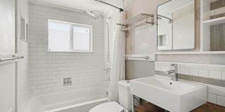 Spacious 3 Bed 2 Bath in the heart of Littleton Gallery 11