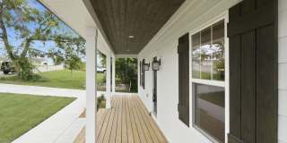 Spacious 5-Bedroom with Fenced Yard & Modern Amenities Gallery 4