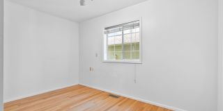 Beautiful 3-bedroom, 3-bath home on corner lot! Gallery 9