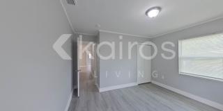 1923 Brack Street Gallery 17