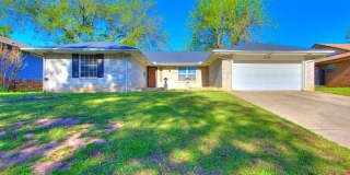 Spacious Updated 3 Bed 2.5 Bath in Norman Gallery 1