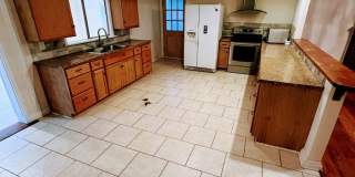 Charming 3 bedroom house Gallery 7