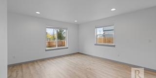 Beautiful New 3 Bedroom Townhome Gallery 9