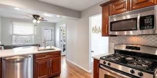 542 Nagle Street Gallery 9