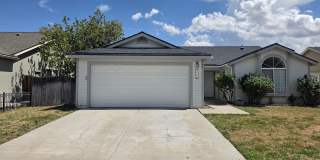 Bright & Spacious Dayton Home with Large Backyard – $2,250 Gallery 1