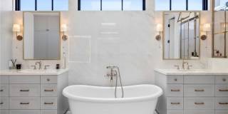 2428 The Strand Gallery 41