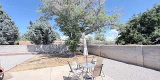 Charming 3 Bedroom, 2 Bathroom NE ABQ Home. Refrigerated Air! Spacious backyard. Near Uptown Gallery 22