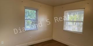 Charming Bungalow Available Early July Gallery 10