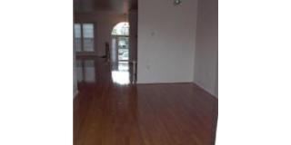 Spacious townhouse, walk to METRO, pool, parking, all you could want! Gallery 6