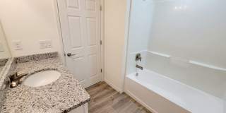 Charming & Modern 4 Bed 2 Bath with Screened Lanai Gallery 11