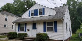 Charming 4-Bedroom Property in Prime Location Gallery 1