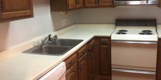 UT PRE-LEASE: 2 bed/2 bath West Campus Condo with cathedral ceilings, washer/dryer, 2 RSVD Pkg, Balcony Gallery 5