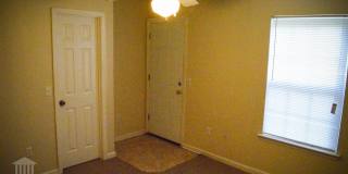 Townhome In Westbrook Near Campus--Pre-lease for the Fall Gallery 11