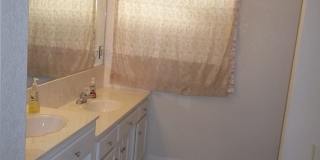 4 BEDROOM, CONVENIENT LOCATION Gallery 7