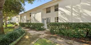 Charming 2-Bedroom Townhome in South Tampa — $500 off Move-In Special! Gallery 3