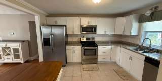 Beautiful 3 Bed, 2 Bath Single Family Colonial for Rent in New Britain! Gallery 4