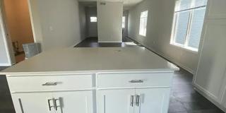 Newer 3BR 2.5ba house in Urbandale, available July 6th! Gallery 5