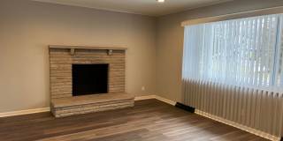 4 Bedroom with a Huge Fenced Back Yard! Gallery 6