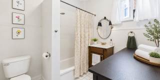 SEPTEMBER 10 Large FAIRMOUNT TOWNHOUSE - private patio Gallery 24