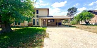Stylish Two-Story Duplex with Loft, Fireplace & Private Backyard in New Braunfels! Gallery 1