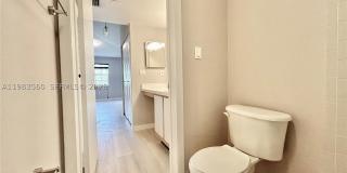 2811 N Oakland Forest Dr Gallery 21