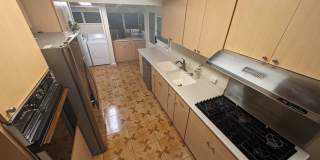 Country living in the City - Huge bonus room, entertainment deck, covered lanai and lots of storage. Gallery 11