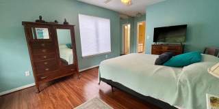 Available 8/1. Beautiful FURNISHED End-Unit Townhome in Central Mt Pleasant! Gallery 15