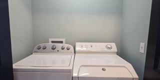 Beautiful 2 bed 1.5 bath townhome Gallery 17