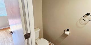 MOVE-IN READY! 2BR Townhome in Clintonville near OSU – W/D, Parking, Pet Friendly Gallery 6