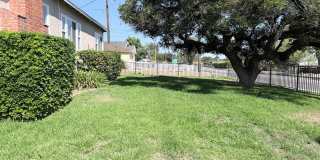 Charming 3BR / 2BA house in Altadena, located on a spacious corner lot in West Altadena. Gallery 26