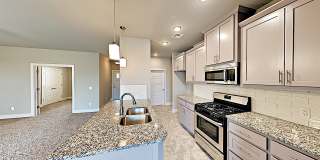 Beautiful 3 Bedroom, 2 Bath Home with Study and Storm Shelter - Yukon Schools. Gallery 7