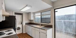 Cobblestone Townhouse - End unit close to parking Gallery 24