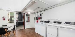 Spacious 1BR on The Near East Side Gallery 66