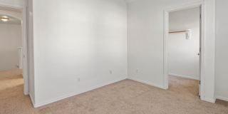 3 bed/2.5 bath Townhome + 2 Car Garage + Washer/Dryer + Fenced Front Patio Gallery 9